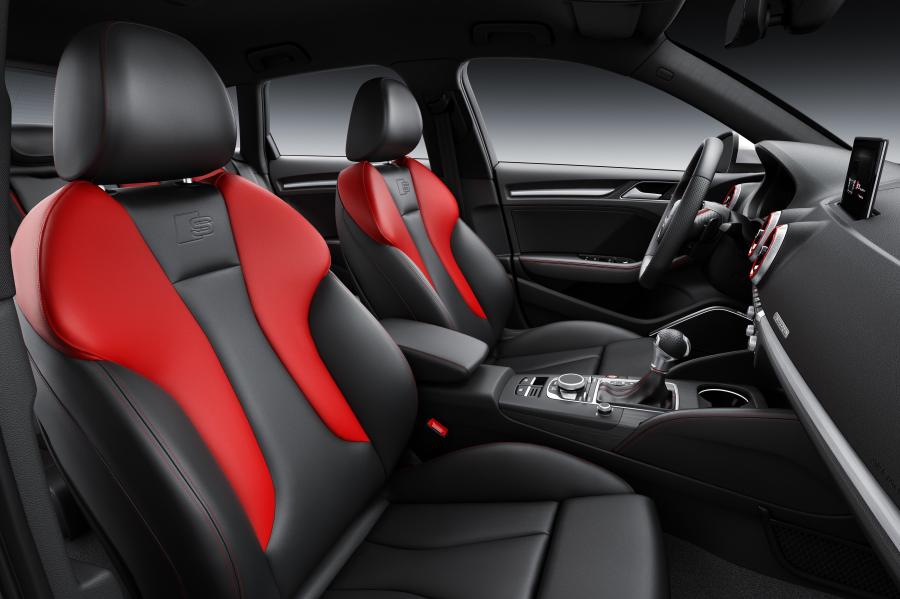Интерьер Audi S3 Sportback (8V) 2016 года  (WW) (фото 9 из 17)